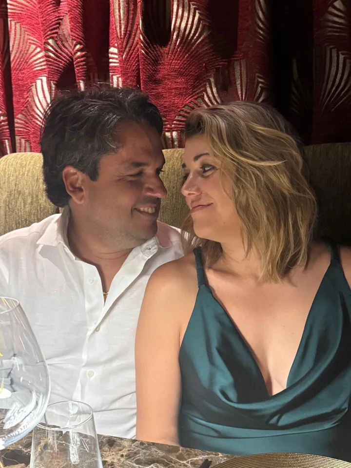 Michelle y Guillermo en el restaurante