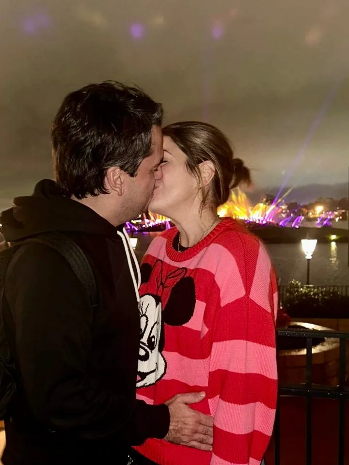 Michelle y Guillermo bajo los fuegos artificiales